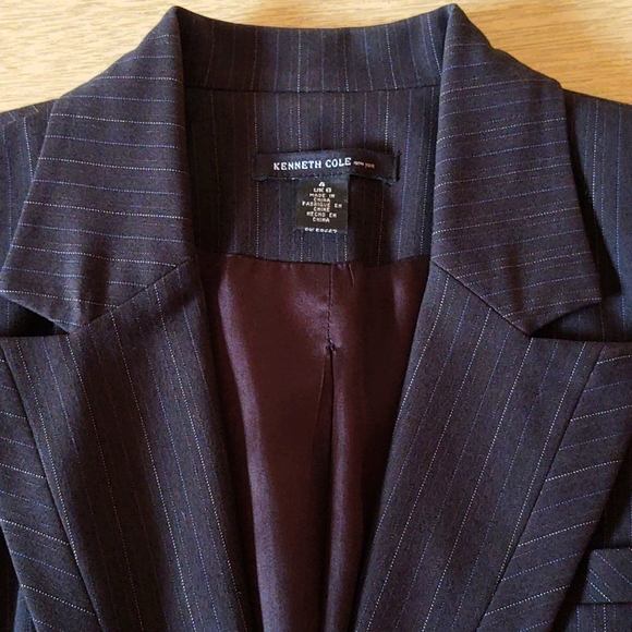 Kenneth Cole Jacket Black pinstripe, size 4 - Picture 2 of 3